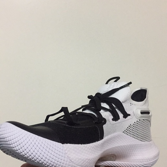 Curry 6 - Picture 3 of 4